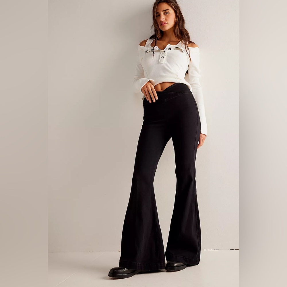 We The Free Venice Beach Flare Jeans, size 29.